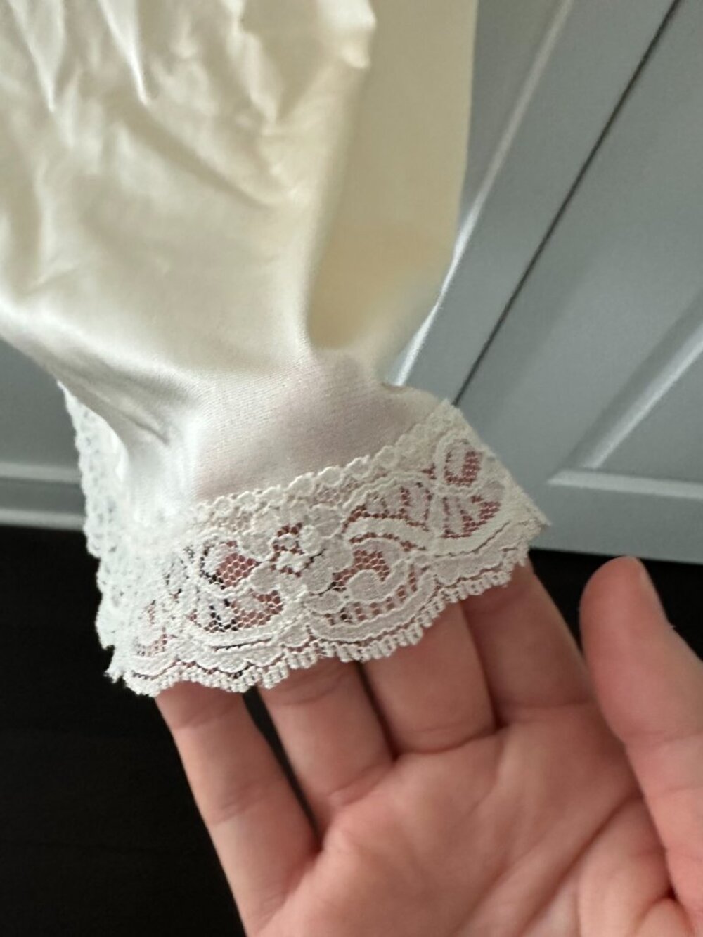 Vintage lace nightgown - Picture 4 of 4